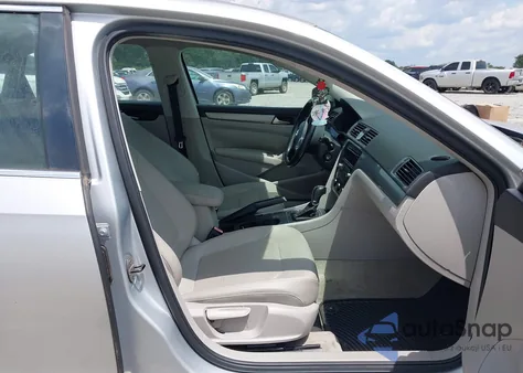 2014 Volkswagen Passat 1.8T Wolfsburg Edition z USA, uszkodzony, nr VIN 1VWAS7A31EC037187